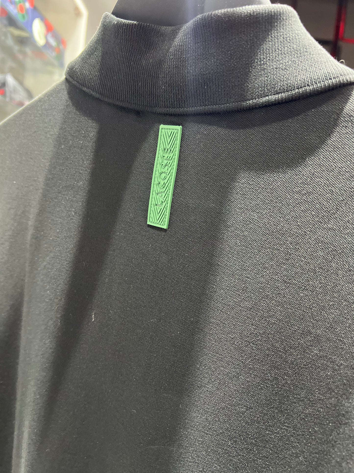 Regular Fit 
LACOSTE BLACK